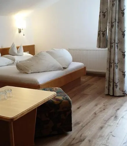 Garni Jaegerheim بيت ضيافة 4*